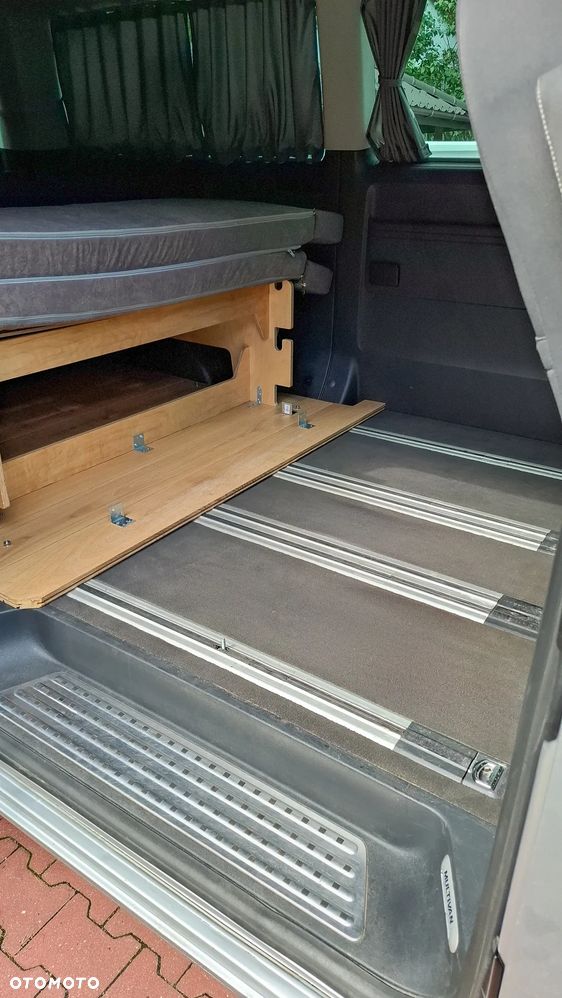 Volkswagen Multivan - 20
