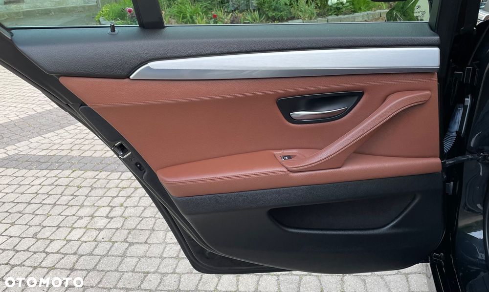 BMW Seria 5 525d - 21