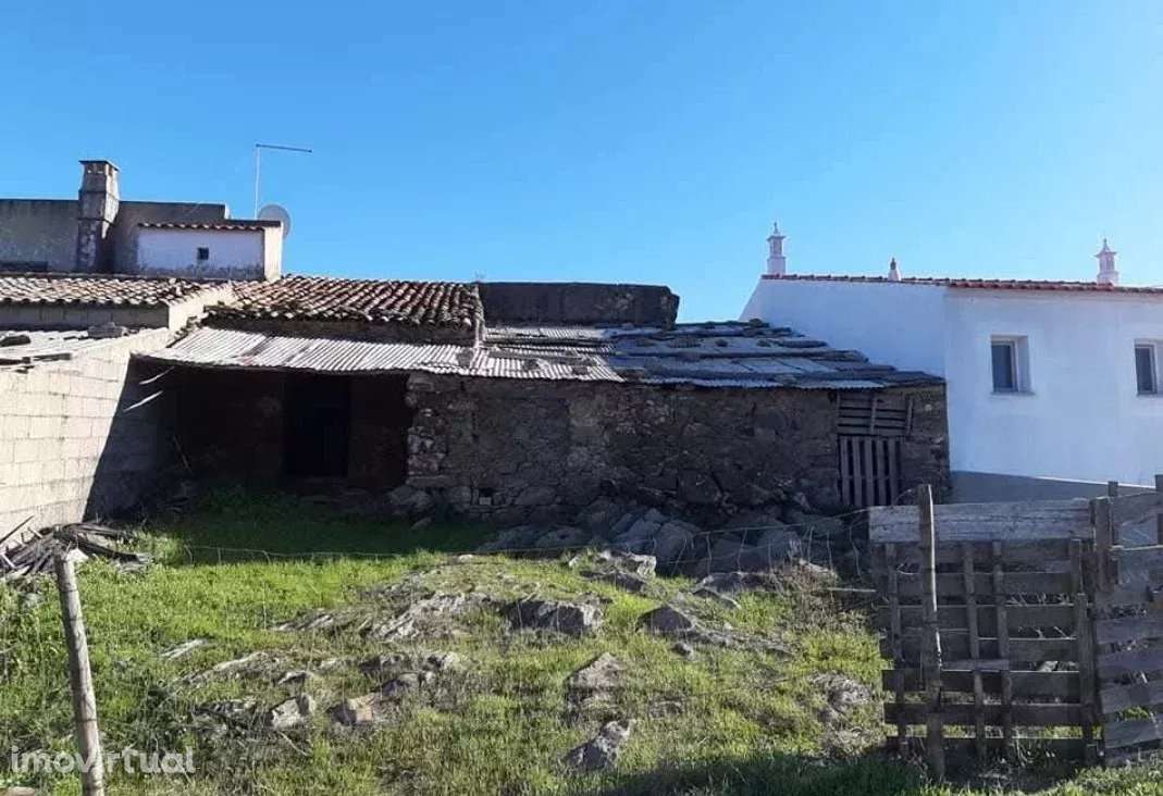 Duas ruínas com terreno perto de Salir - Loulé - Grande imagem: 5/14