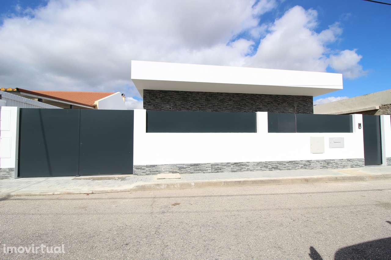 Moradia Isolada V4; Fernão Ferro - Grande imagem: 3/23