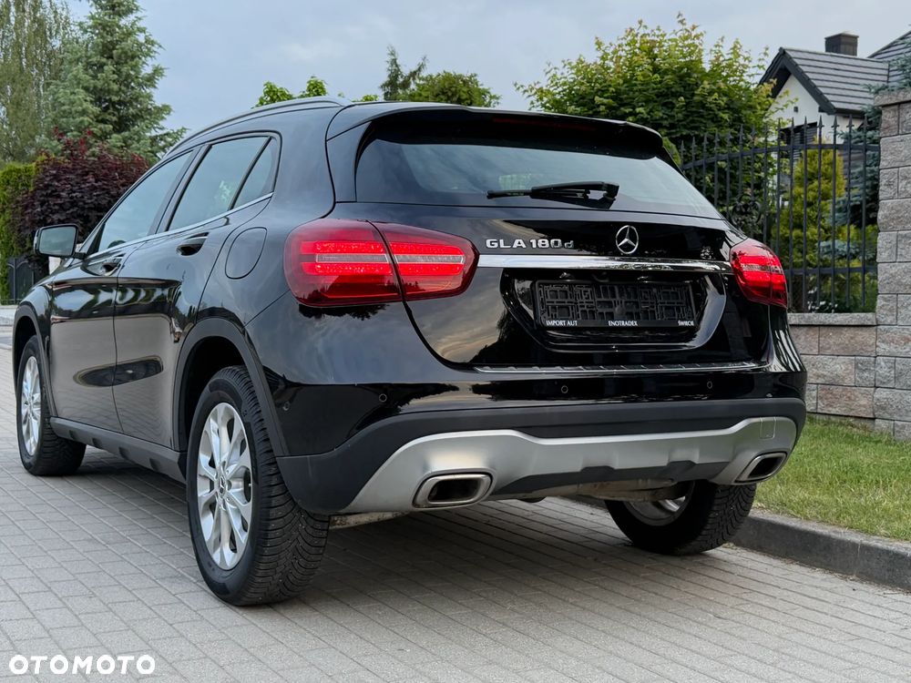 Mercedes-Benz GLA 180 (CDI) d Urban - 3