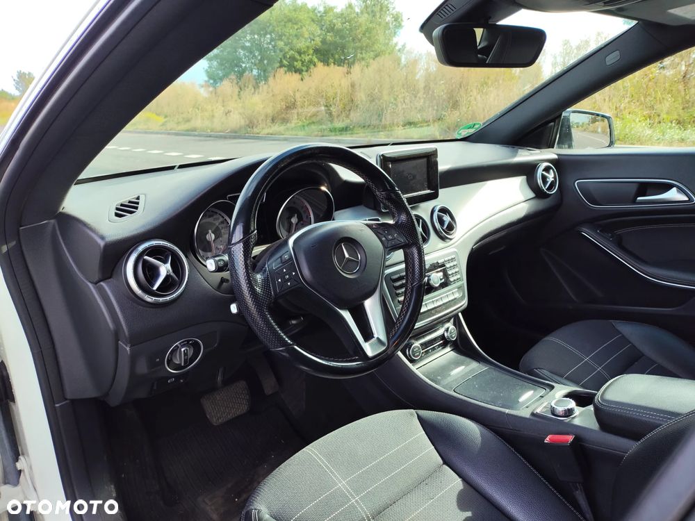 Mercedes-Benz CLA - 10