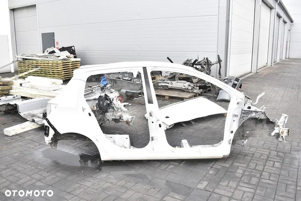 Karoseria Ćwiartka Błotnik Podłużnica Próg Słupek Dupa Toyota Yaris 3 III 1.0 VVTi 5D 11R