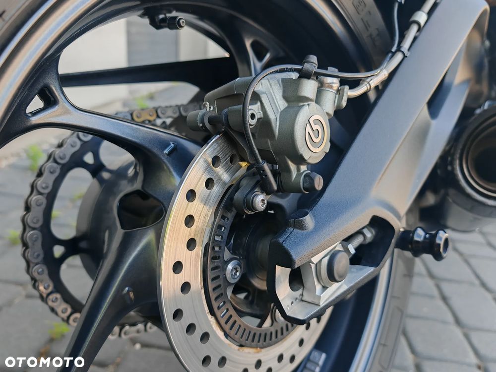 Triumph Street Triple - 16