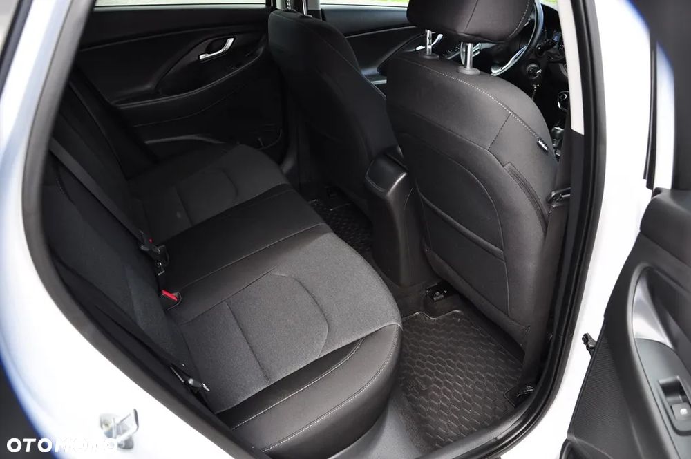 Hyundai i30 1.6 CRDI DCT Select - 27