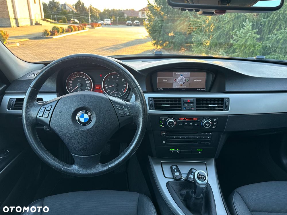 BMW Seria 3 318i - 36