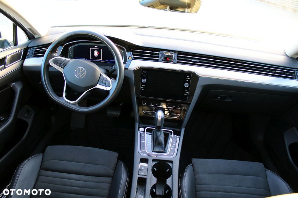 Volkswagen Passat Variant 2.0 TDI SCR Elegance DSG - 4