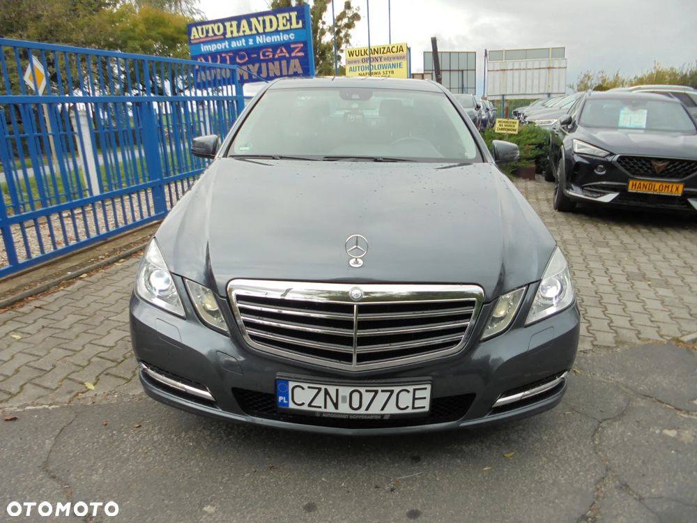 Mercedes-Benz Klasa E 220 CDI DPF BlueEFFICIENCY 7G-TRONIC Elegance - 27