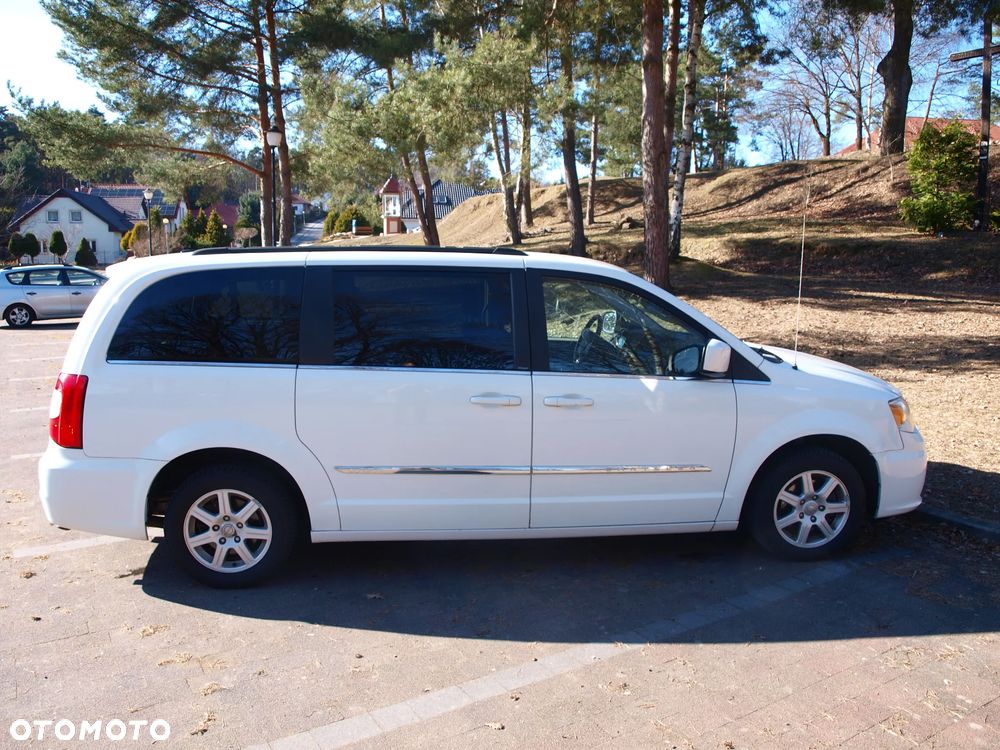 Chrysler Town & Country - 3