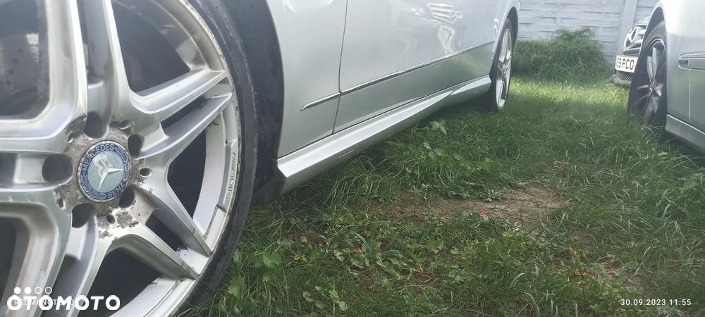 MERCEDES W212 AMG LISTWA NAKŁADKA PROGOWA 775 SREBRNA - 3
