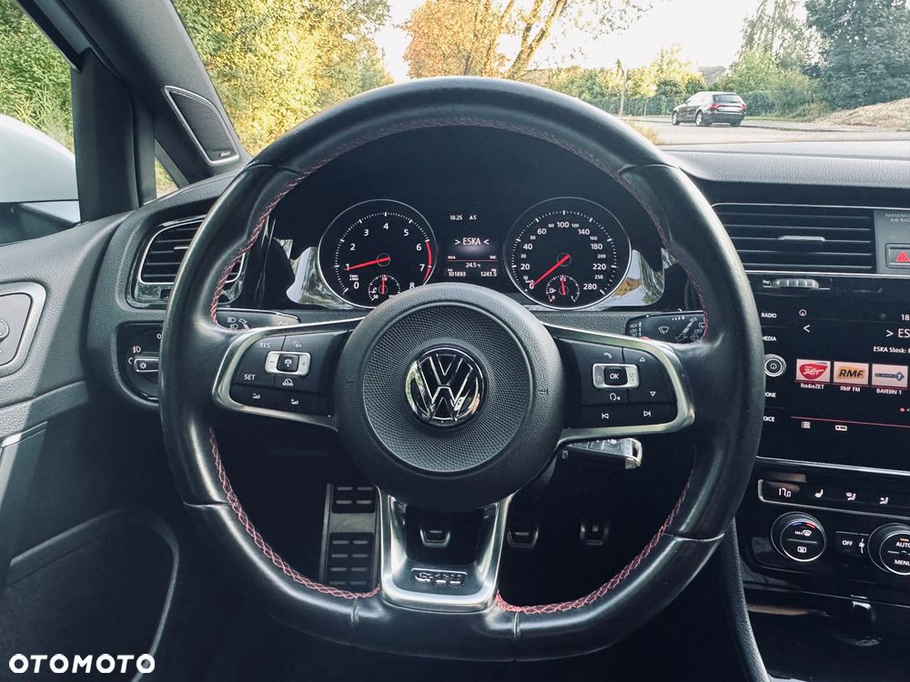 Volkswagen Golf GTI (BlueMotion Technology) - 16