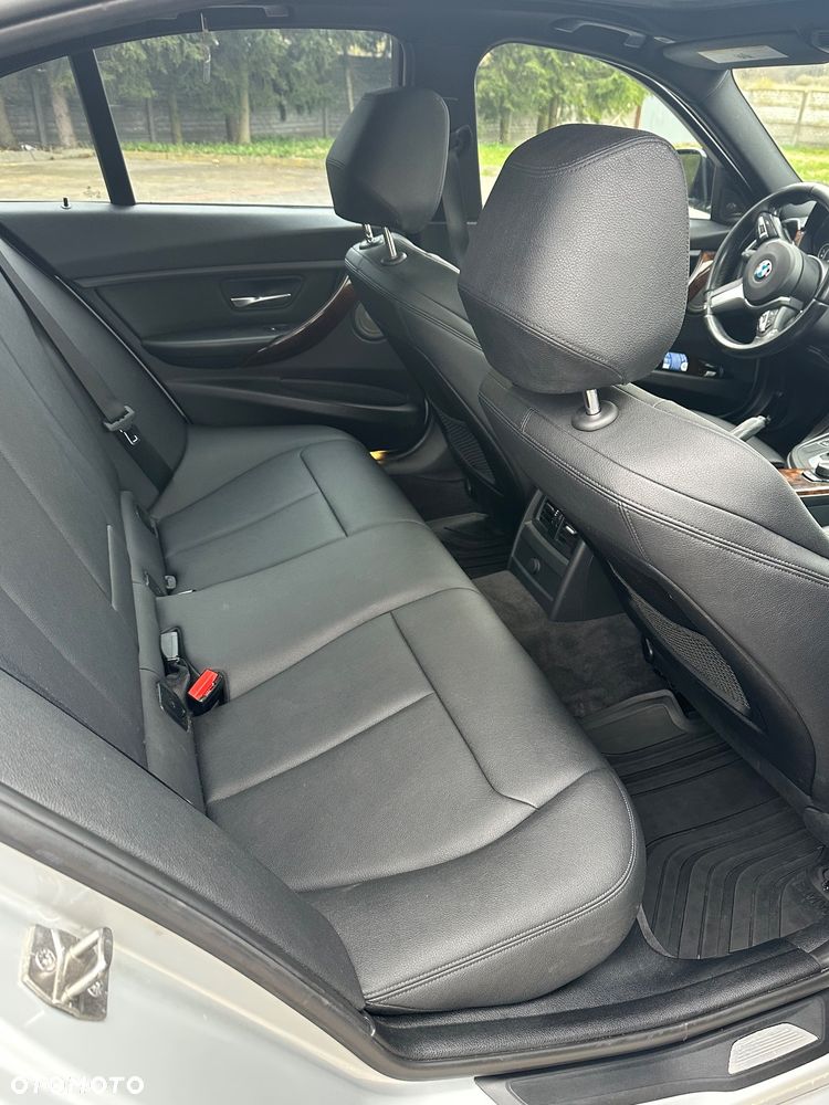 BMW Seria 3 328i - 5