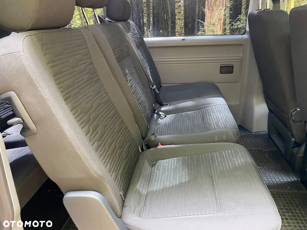 Volkswagen Caravelle - 32