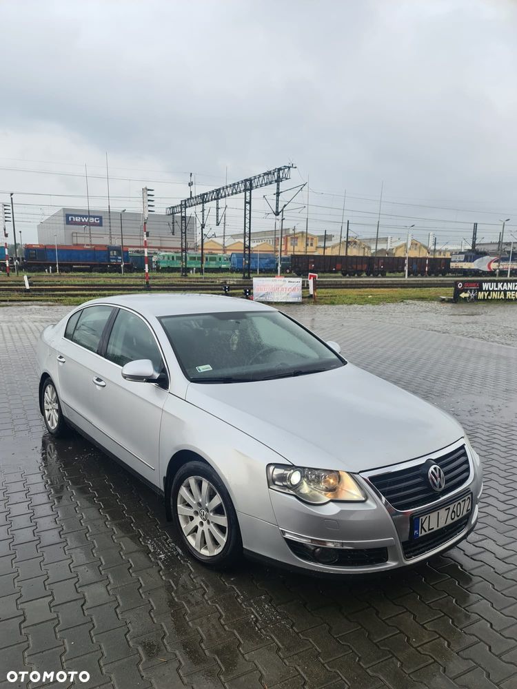 Volkswagen Passat - 1