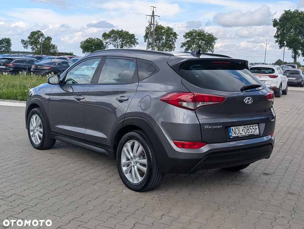 Hyundai Tucson 1.7 CRDI BlueDrive Style 2WD - 10
