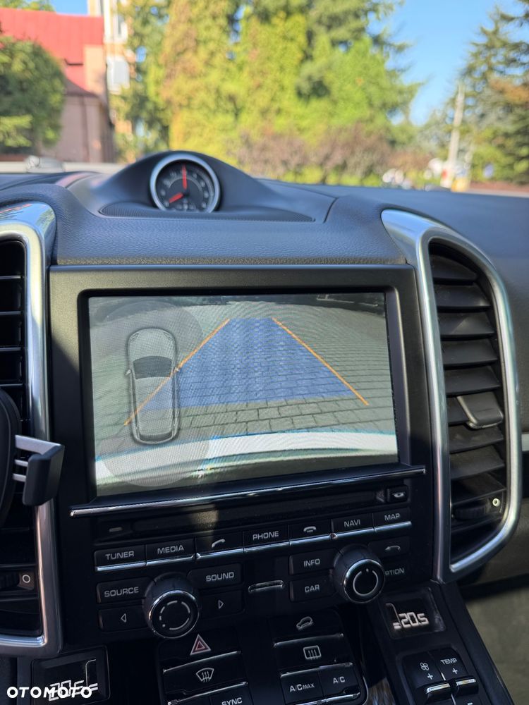 Porsche Cayenne Platinum Edition - 22