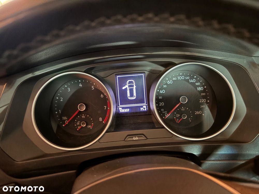 Volkswagen Tiguan - 19