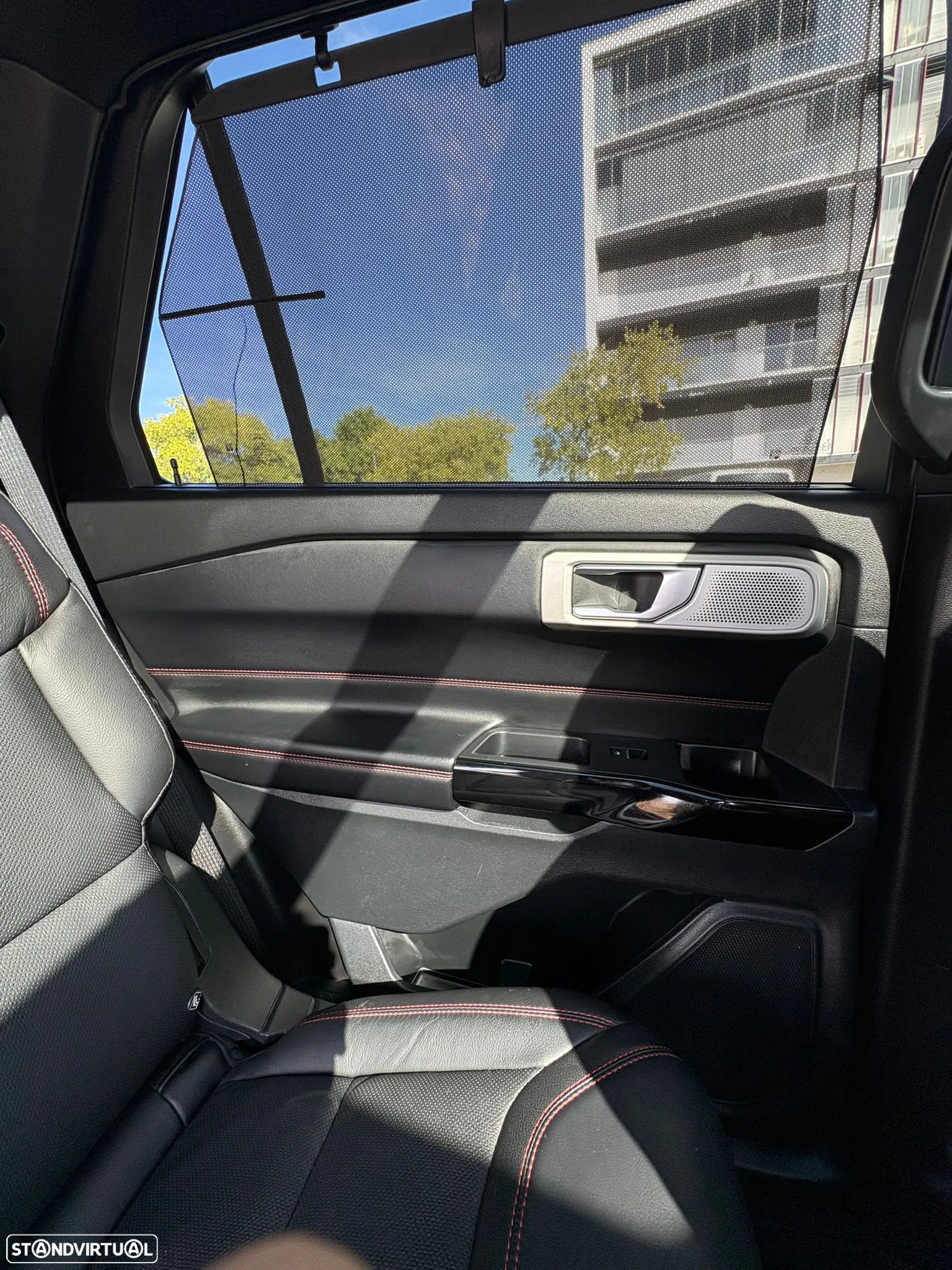 Ford Explorer 3.0 EcoBoost PHEV ST-Line - 32