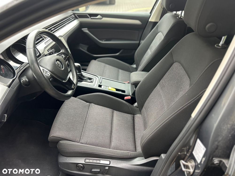Volkswagen Passat Variant 2.0 TDI SCR DSG Comfortline - 23