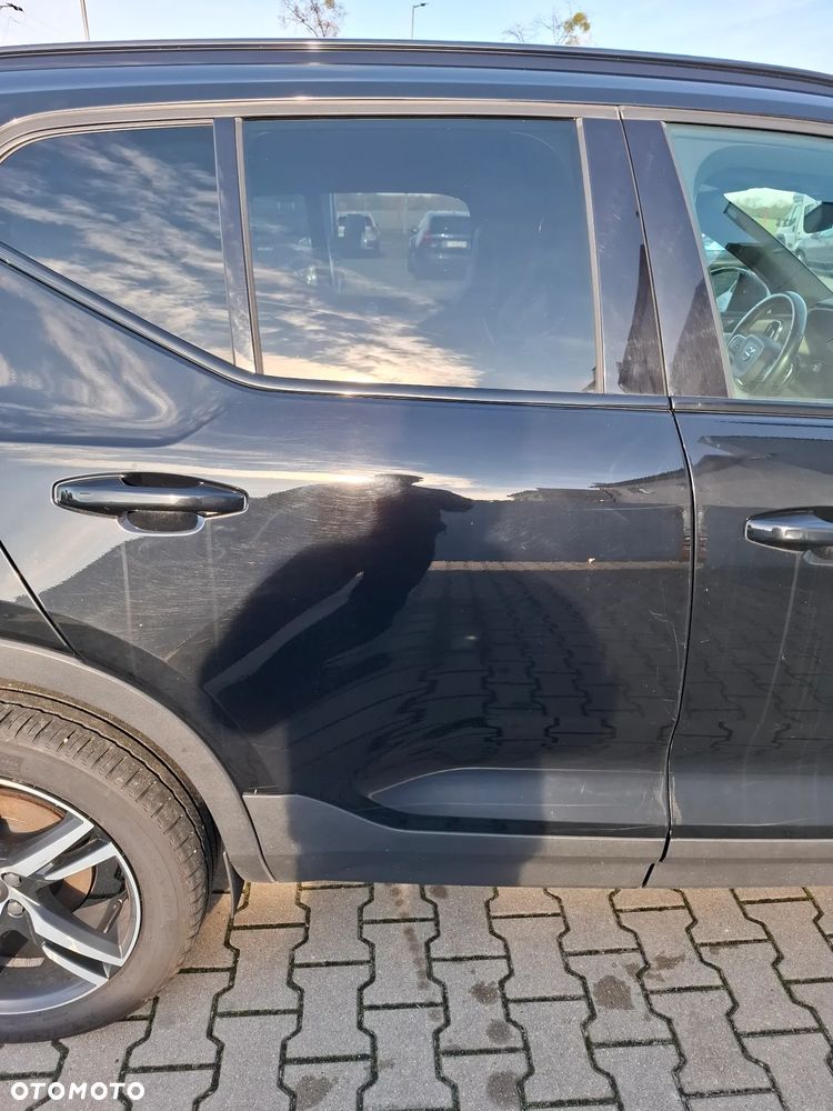 Volvo XC40 zderzak tyl kod lakieru 019 - 17