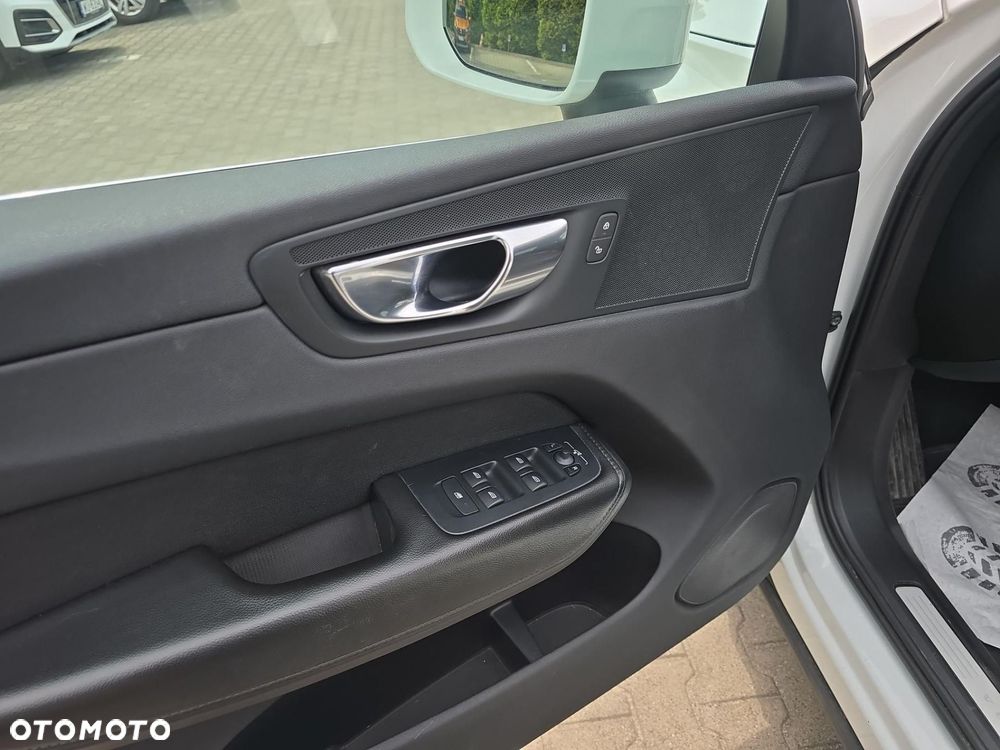 Volvo XC 60 D4 Momentum - 13