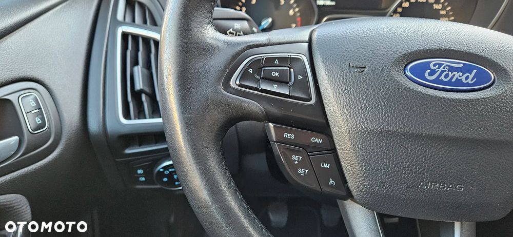 Ford Focus 1.0 EcoBoost Titanium - 23