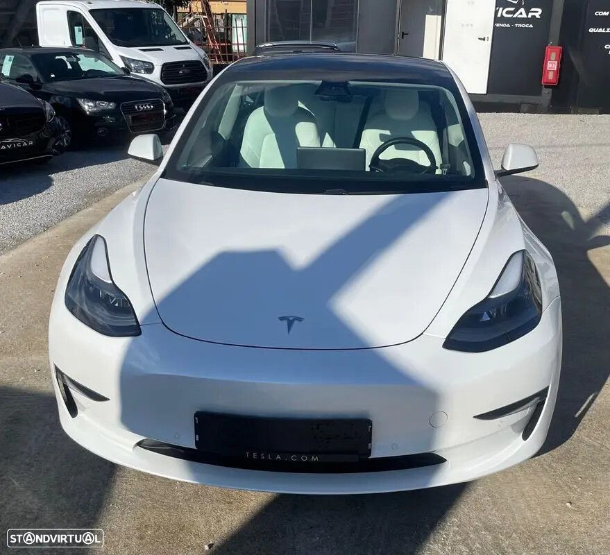 Tesla Model 3 - 3