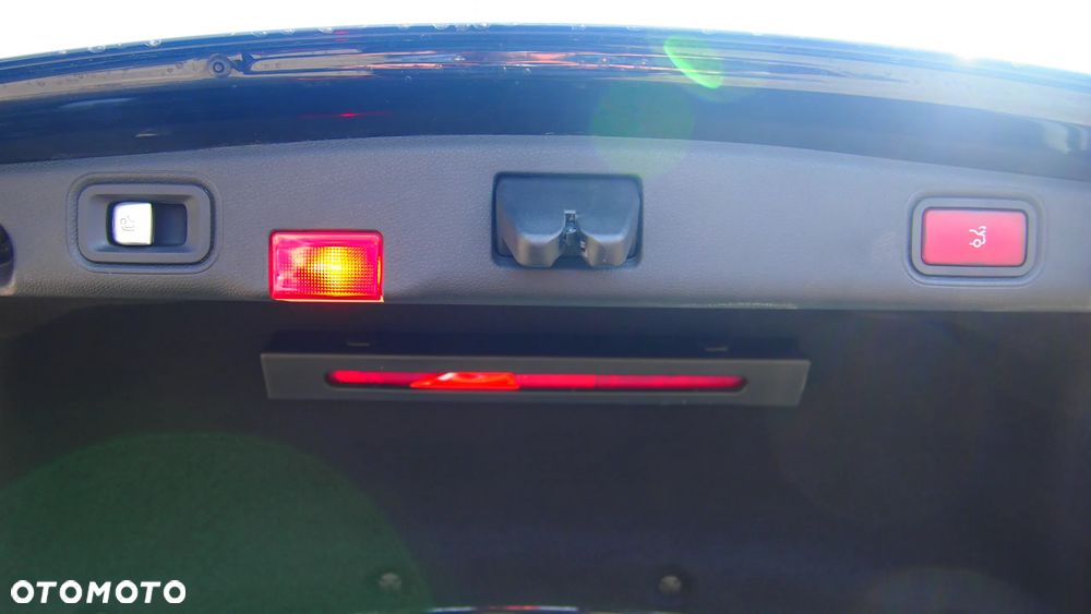 Mercedes-Benz Klasa E 220 d 4-Matic 9G-TRONIC - 11