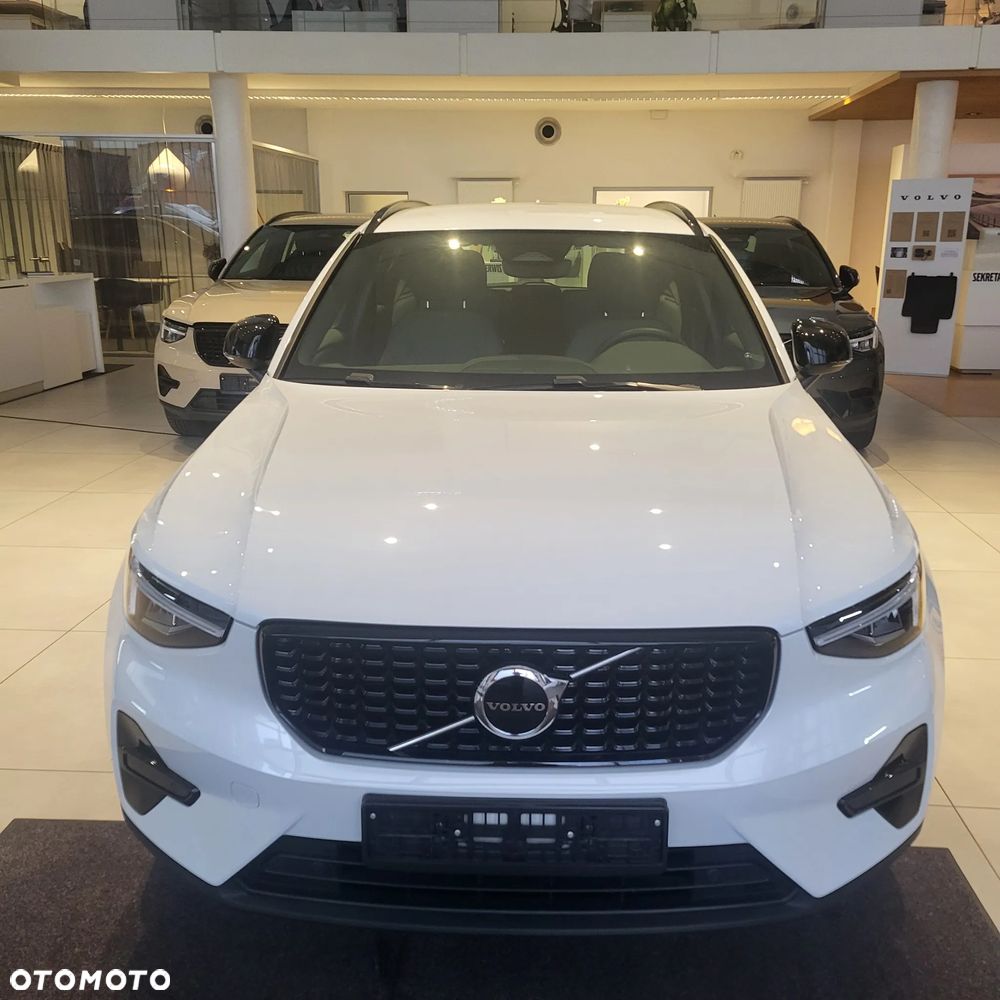 Volvo XC 40 B3 Plus Dark - 4