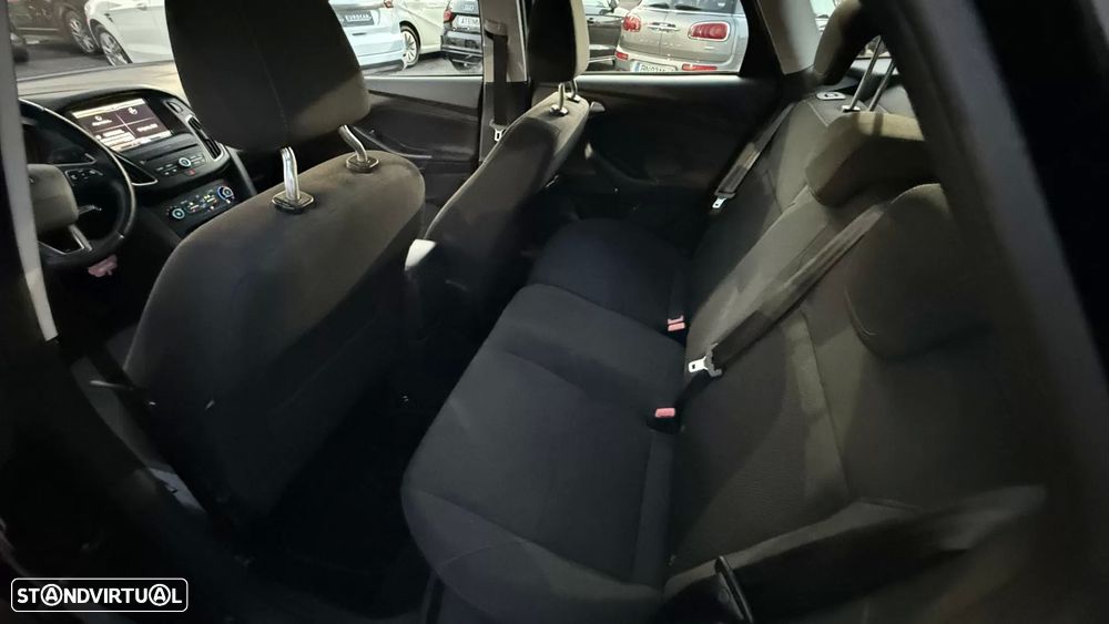 Ford Focus SW 1.5 TDCi Titanium ECOnetic - 33