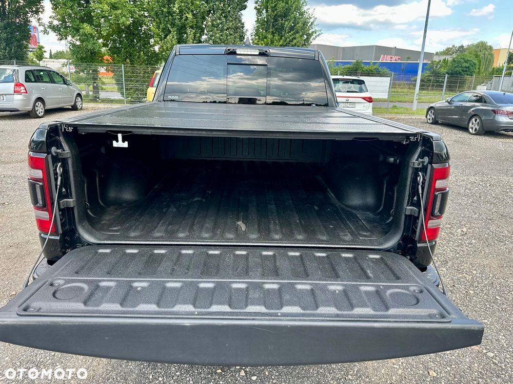 RAM 1500 Crew Cab Shortbed Limited - 32