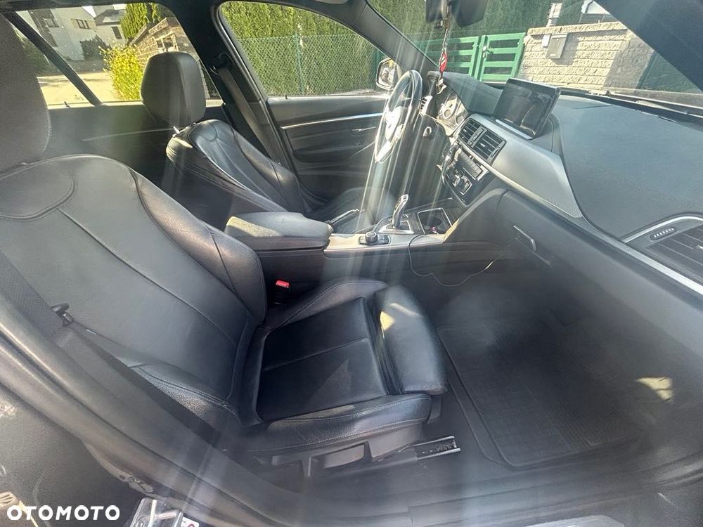 BMW Seria 3 320d M Sport Shadow - 12