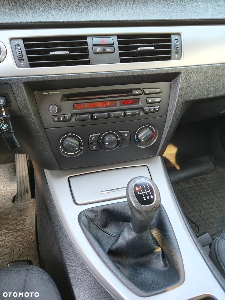 BMW Seria 3 320i - 6