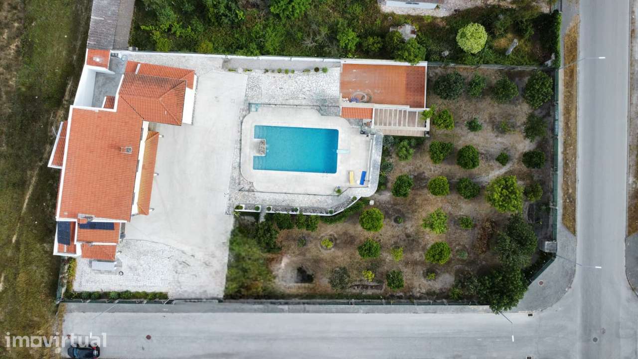 Moradia Isolada T5 com piscina, duas garagens, em lote de 2000m2 - Grande imagem: 4/60