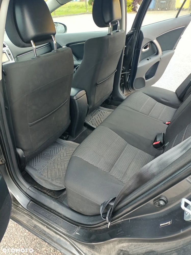 Toyota Avensis 1.8 Sol - 12