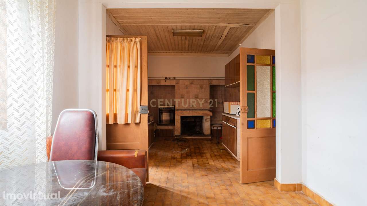 Moradia T4 para remodelação - Grande imagem: 4/15