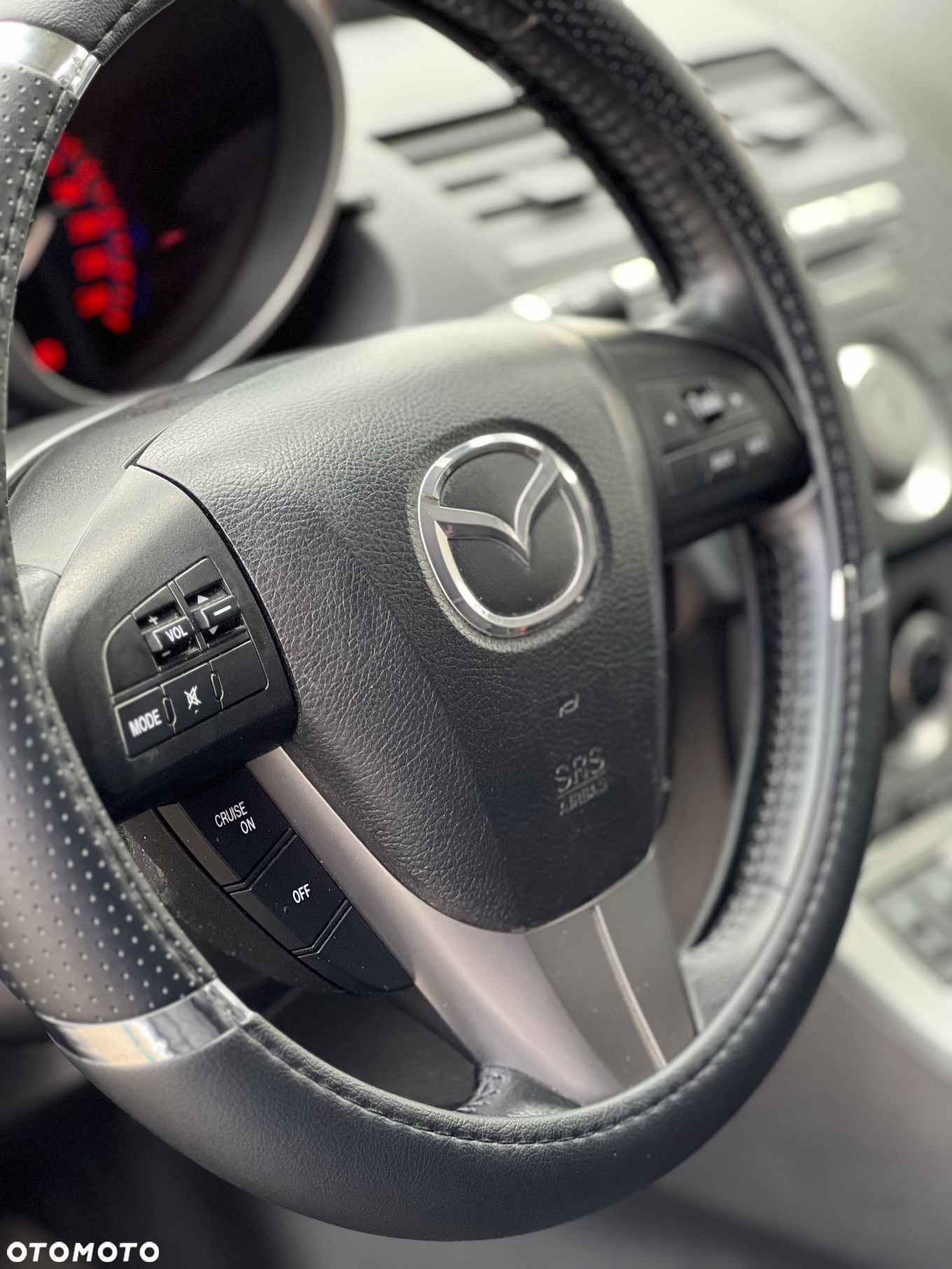 Mazda 3 1.6 Active + - 28