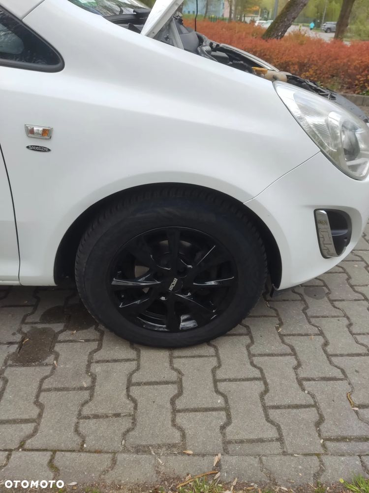 Opel Corsa 1.2 16V Cosmo - 23