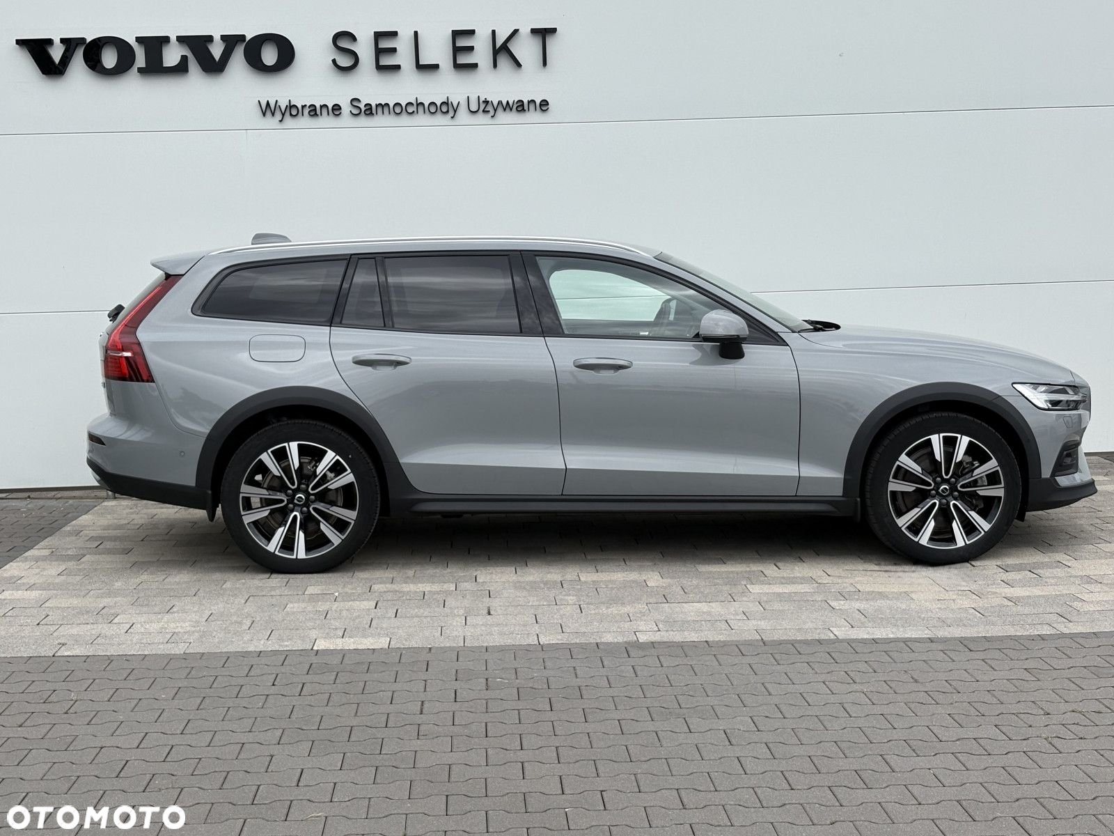 Volvo V60 Cross Country - 3