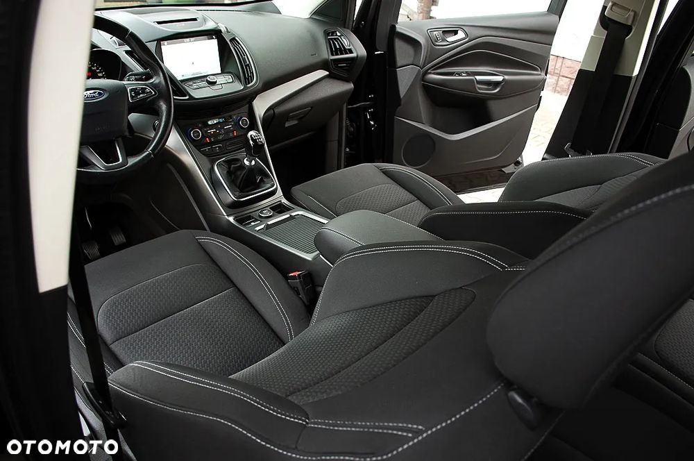 Ford Kuga 2.0 TDCi FWD Titanium Plus - 30