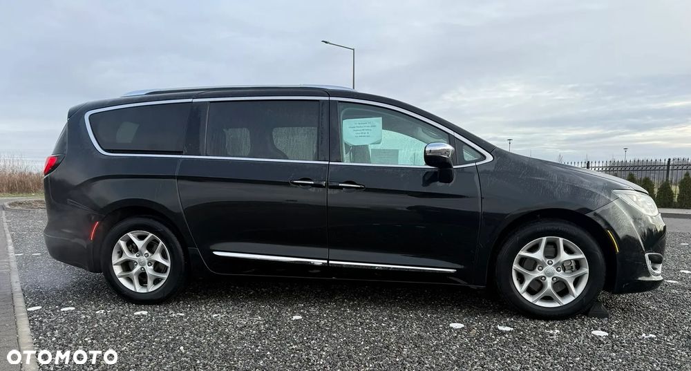 Chrysler Pacifica - 3