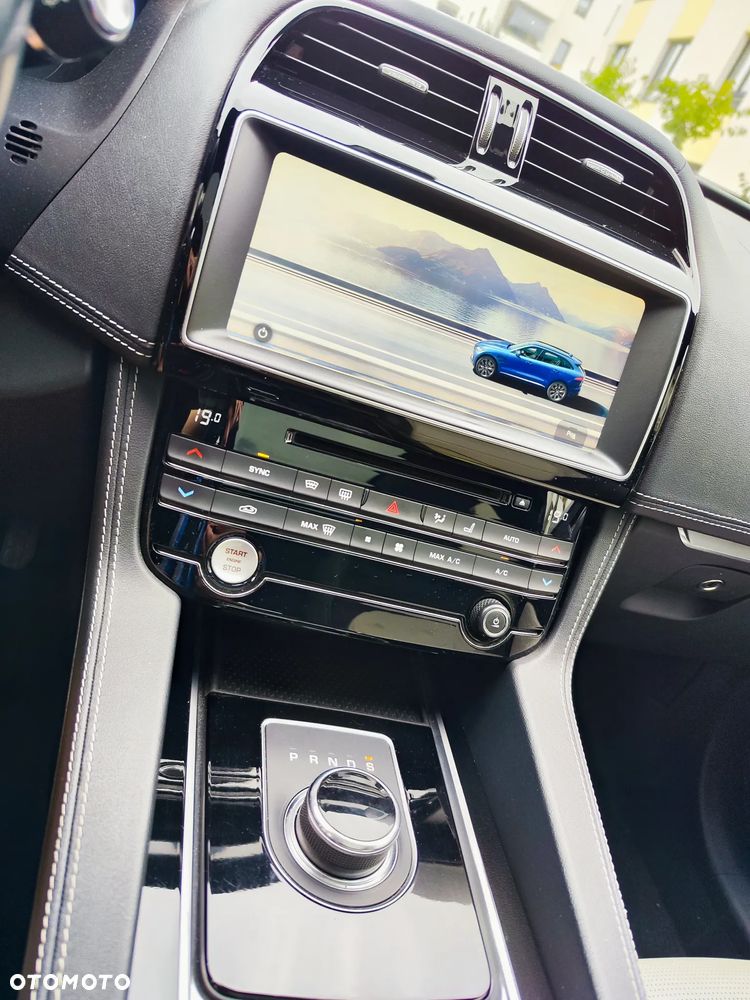 Jaguar F-Pace 2.0 i4D AWD R-Sport - 13