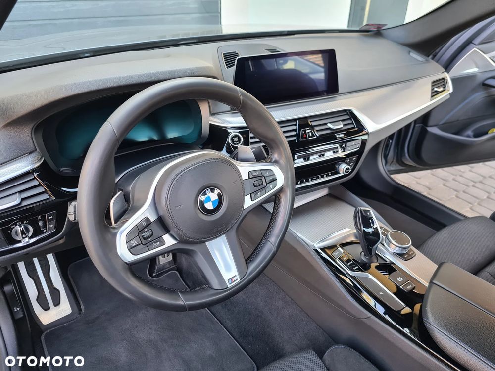 BMW Seria 5 520d xDrive - 11