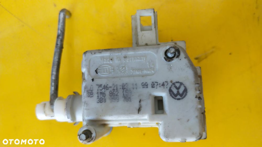 Siłownik klapki wlewu paliwa VW 3B3959781 - 2