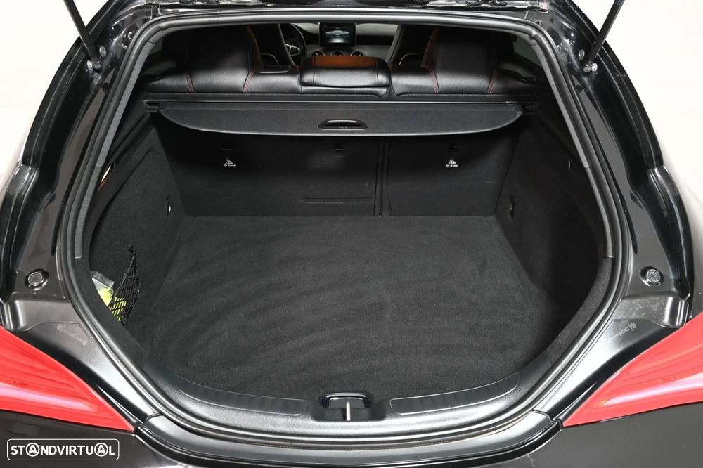 Mercedes-Benz CLA 200 d Shooting Brake AMG Line - 10