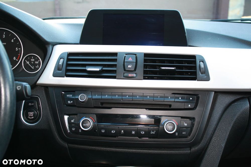 BMW Seria 3 318d Sport Line - 29