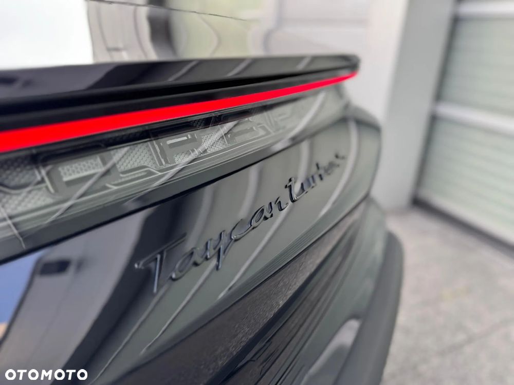Porsche Taycan - 32