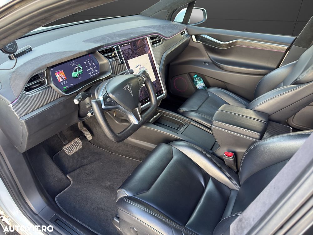 Tesla Model X - 8