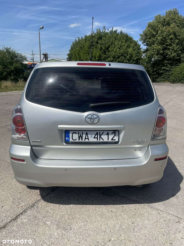 Toyota Corolla Verso 2.2 D-4D - 6