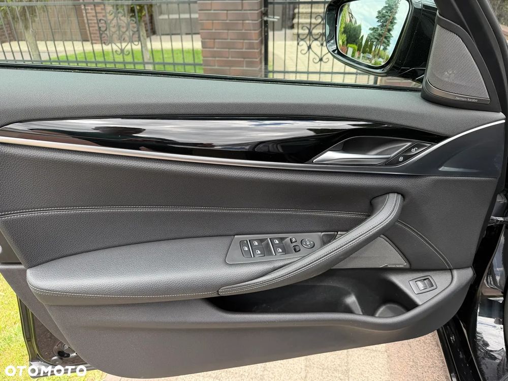 BMW Seria 5 520d Sport Line - 24